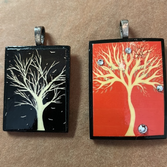 5 vintage Hand made wooden “tree” pendants - Picture 4 of 4